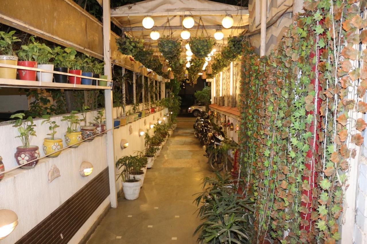 Lime Stays B&B Gk-2 At Greater Kailash Metro South Delhi Nearby Saket Select City Nova Deli Exterior foto