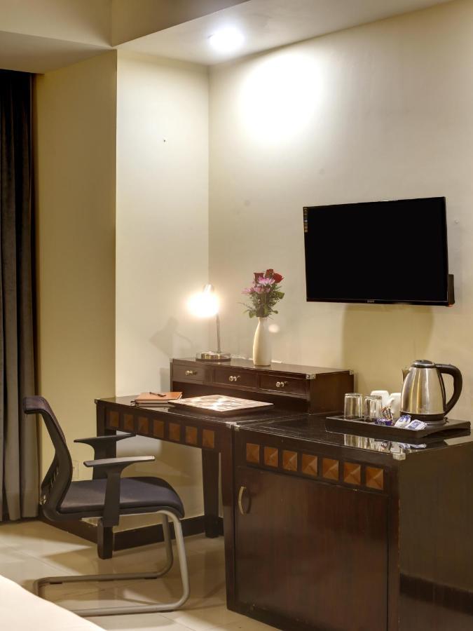 Lime Stays B&B Gk-2 At Greater Kailash Metro South Delhi Nearby Saket Select City Nova Deli Exterior foto